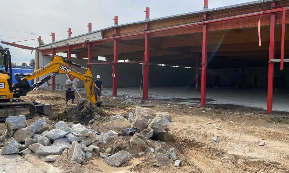 Cegléd kereskedelmi épület 1