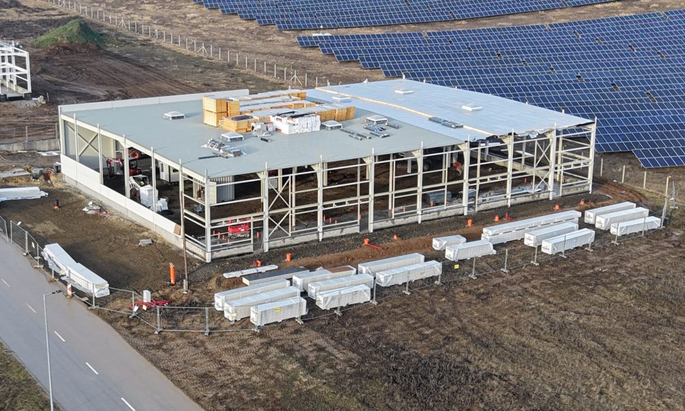 Iroda és raktárcsarnok 2