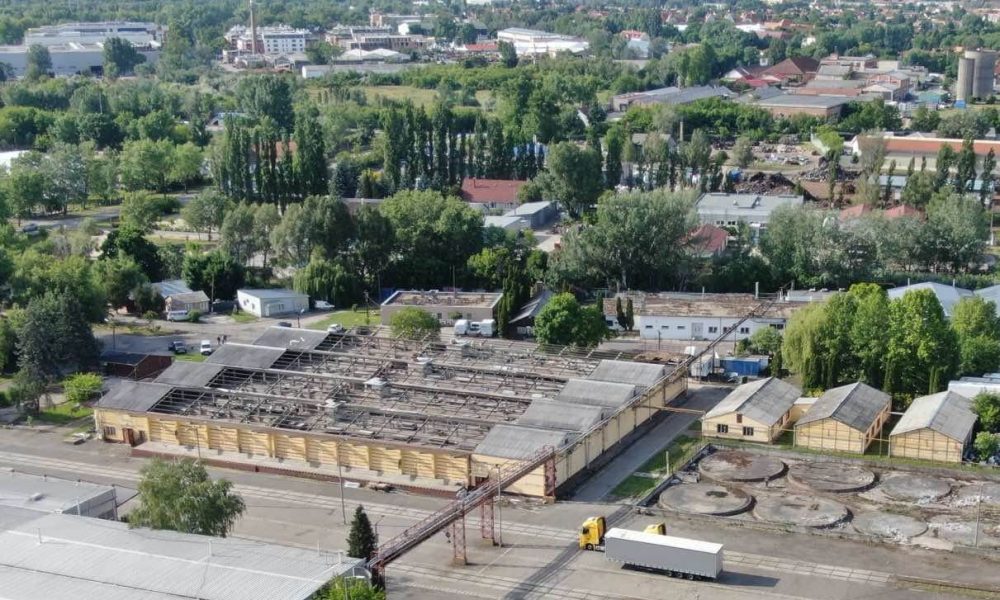 Kecskemét, vasbeton bortázozó bontása 2