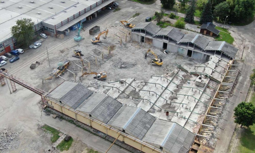 Kecskemét, vasbeton bortázozó bontása 4